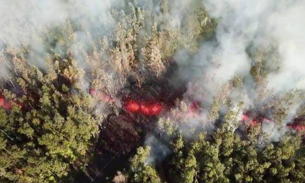 Δονήσεις, λάβα και τοξικά αέρια: Το Κιλαουέα «ξύπνησε» και προκαλεί δέος