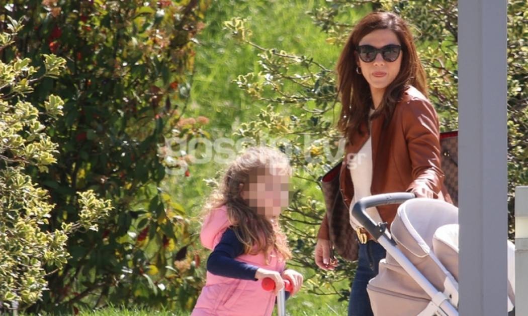 Βάσω Λασκαράκη: Δείτε τη να φτιάχνει γεμιστά με την κόρη της