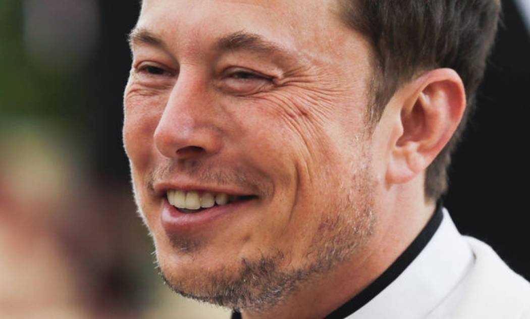 Βεντέτα με τον Γουόρεν Μπάφετ & πόλεμος με καραμέλες για τον Mr Tesla