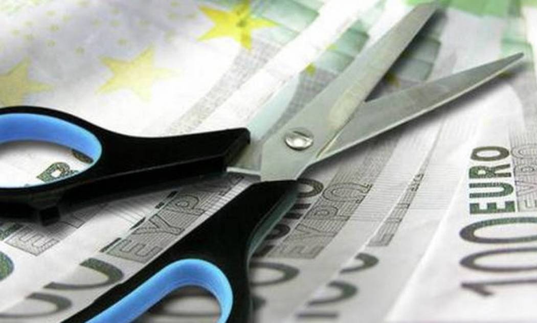 «Ψαλίδι» - σοκ στις συντάξεις: Ποιες και πόσο μειώνονται τον Δεκέμβριο