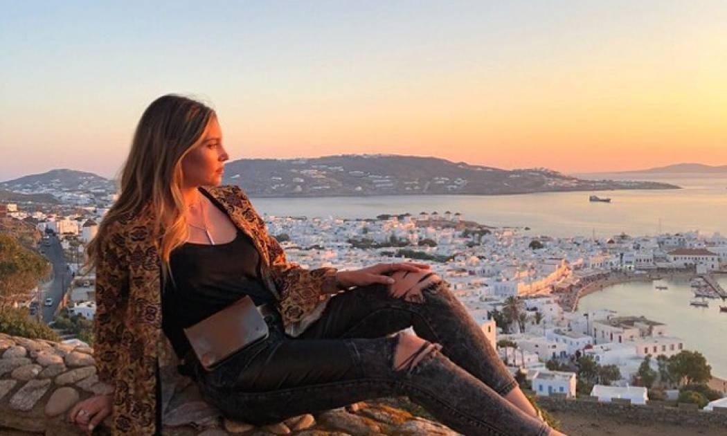 Είναι δυνατόν; Η Αθηνά Οικονομάκου μας δείχνει τους κοιλιακούς κι εμείς μένουμε άφωνοι