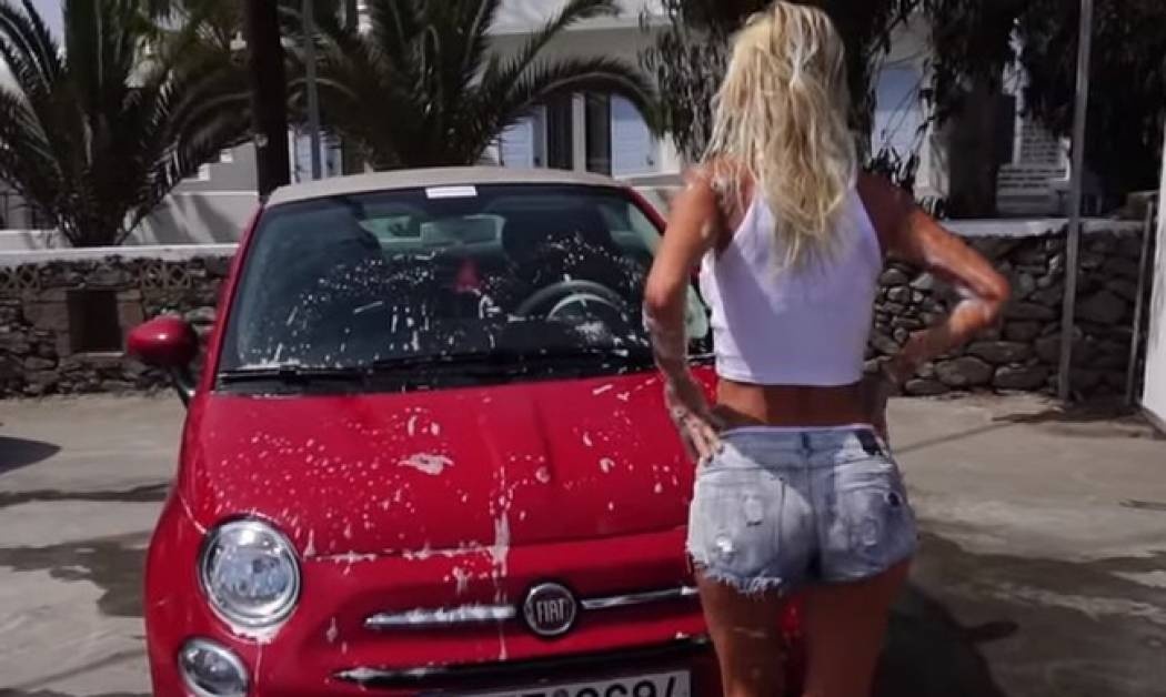 Ελληνίδα μάνα κολάζει με το πιο καυτό πλύσιμο αυτοκινήτου! (photos+video)