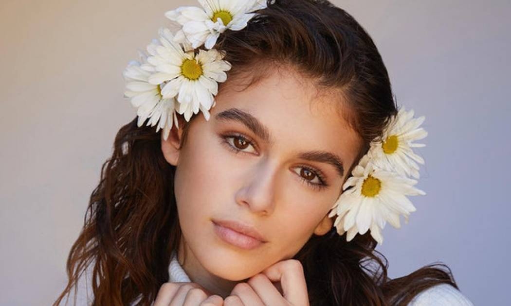 Κάτι δεν πάει καλά! Δες τη νέα εμφάνιση της Κaia Gerber