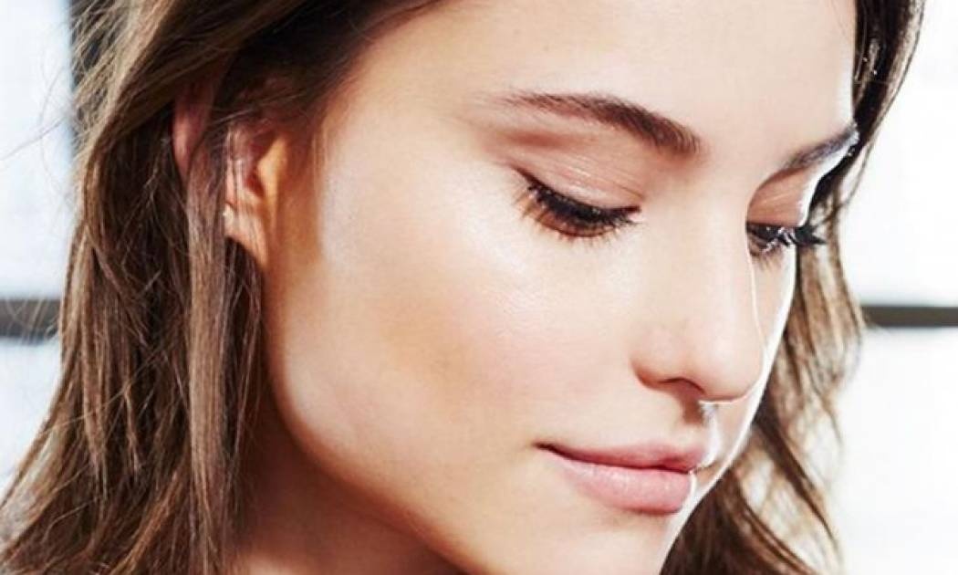 Ο πιο εύκολος τρόπος να τονίσεις τα ζυγωματικά σου