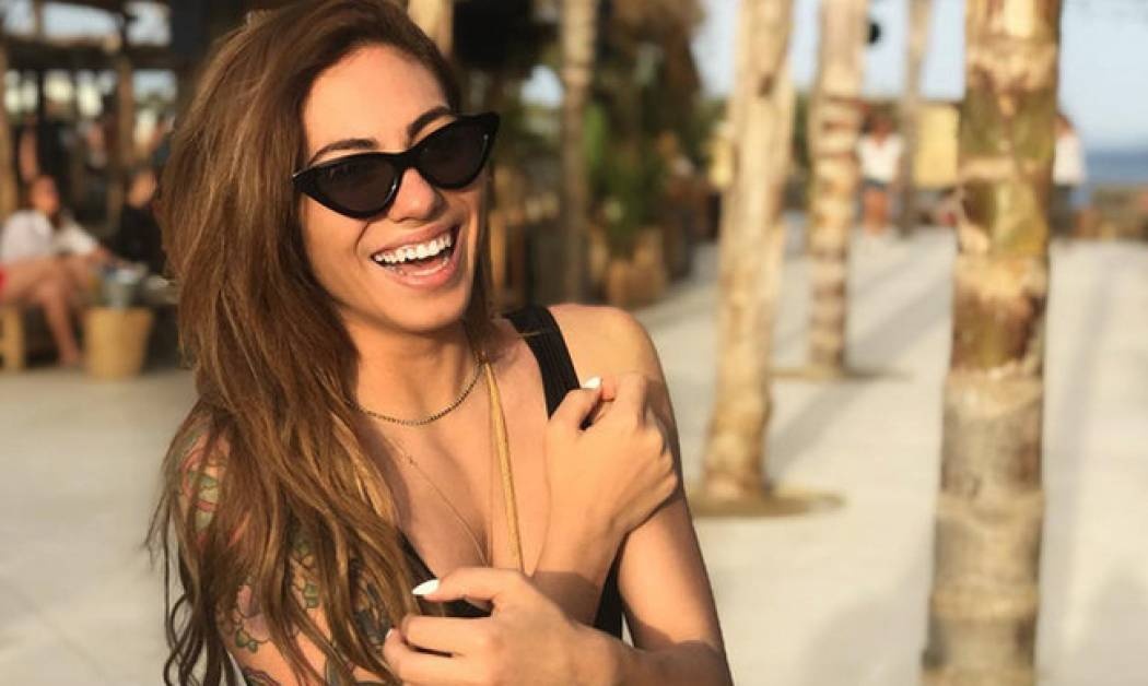 Δες το πραγματικό σώμα της Ευρυδίκης Βαλαβάνη: Η πόζα με μαγιό που ενθουσίασε