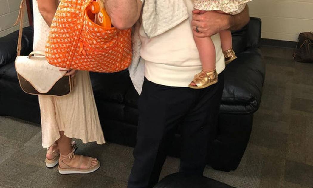 Το φωτογραφικό άλμπουμ την οικογένειας του γνωστού τραγουδιστή μας έκανε να λιώσουμε