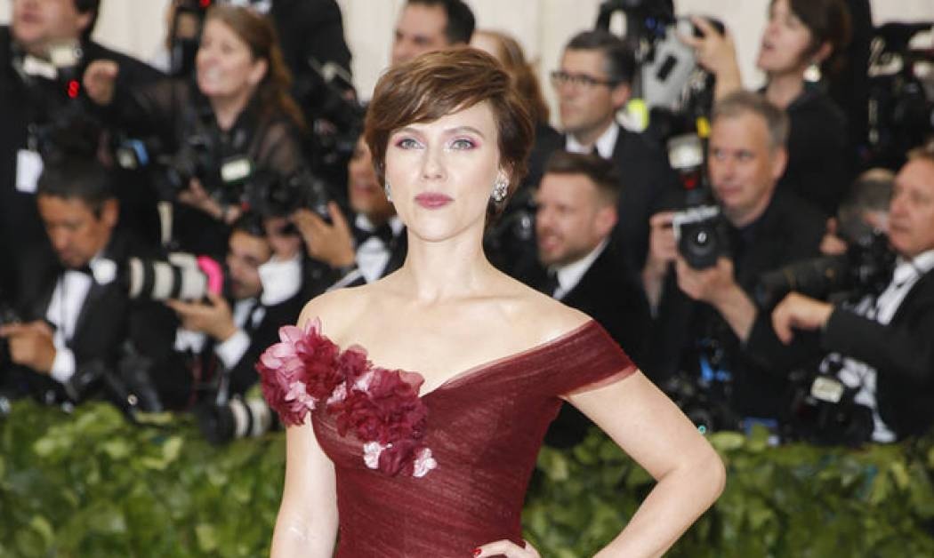 «Δεν μπορούν πια να κρυφτούν»: Η Σκάρλετ Γιόχανσον για τα σκάνδαλα κακοποίησης στο Hollywood