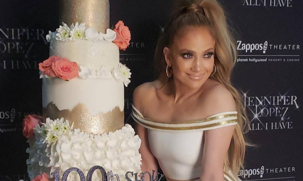 Η Jennifer Lopez μας δείχνει το πραγματικό της κορμί και τις juicy καμπύλες της