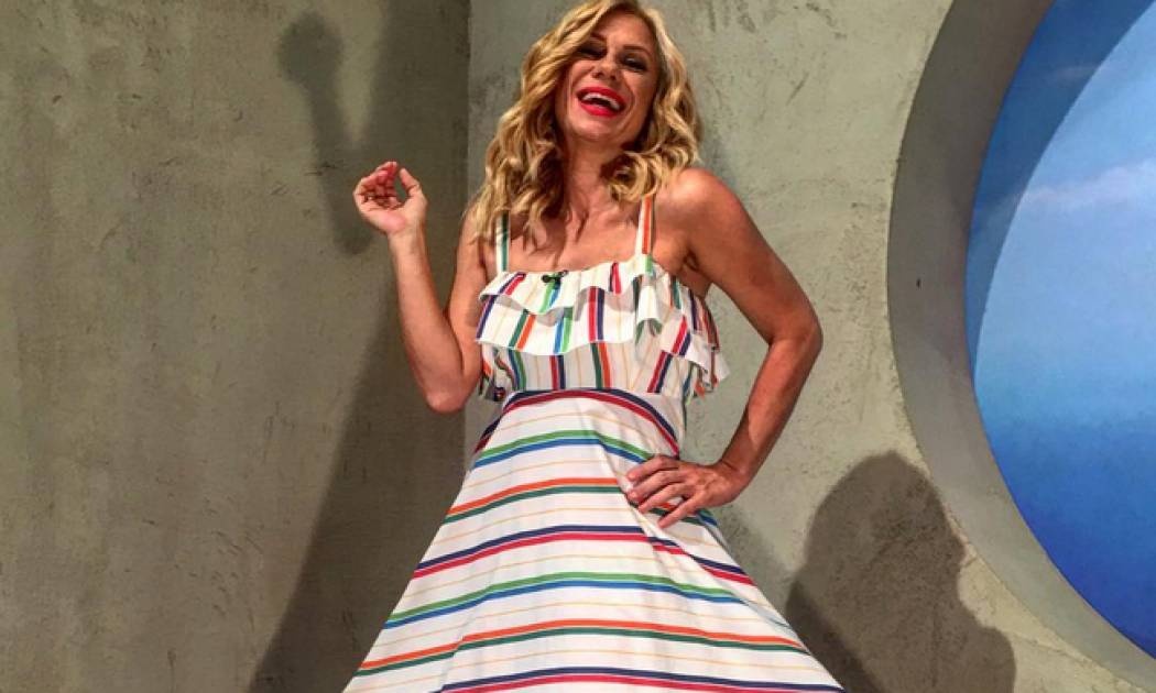 Κατερίνα Καραβάτου: Δημοσίευσε φωτογραφίες από το θέμα της βάφτισης & τη μπομπονιέρα του γιου της