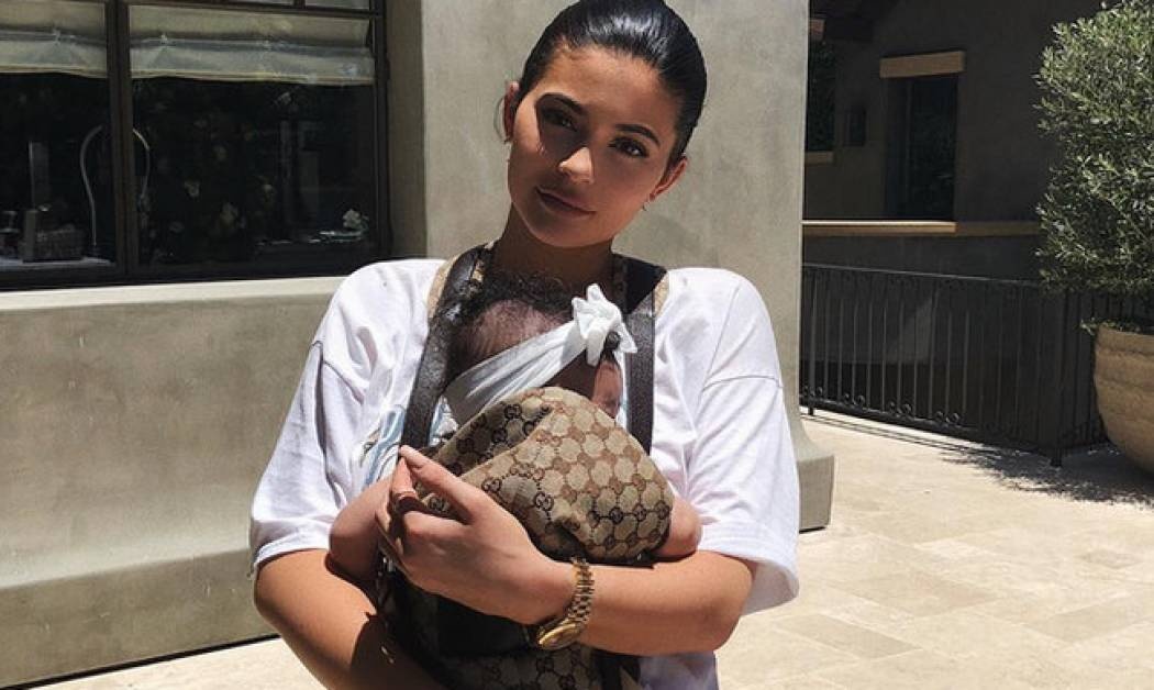 Αυτός είναι ο πραγματικός και πολύ σοβαρός λόγος που η Kylie έκρυψε την κόρη της από τα social media