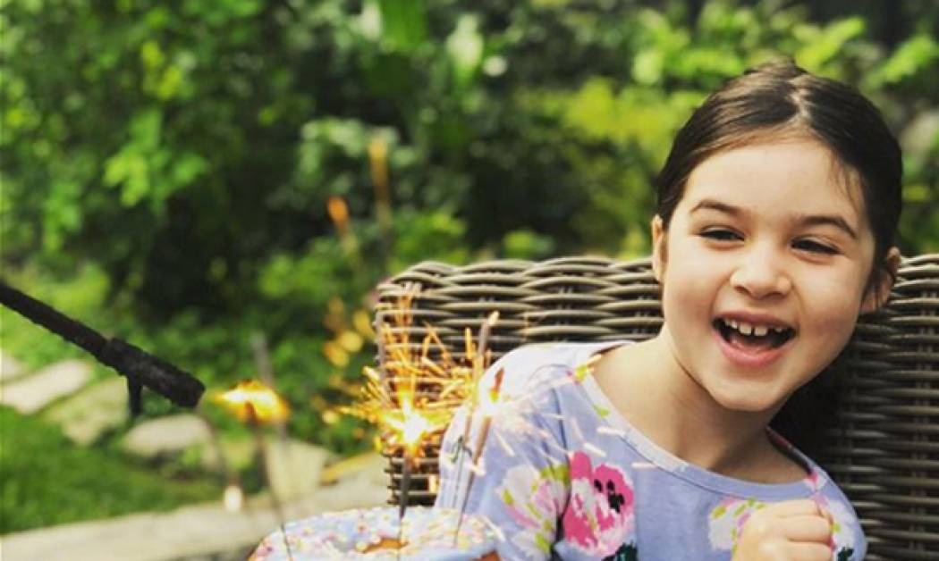 Είναι η κόρη διάσημης ηθοποιού κι έχει γενέθλια