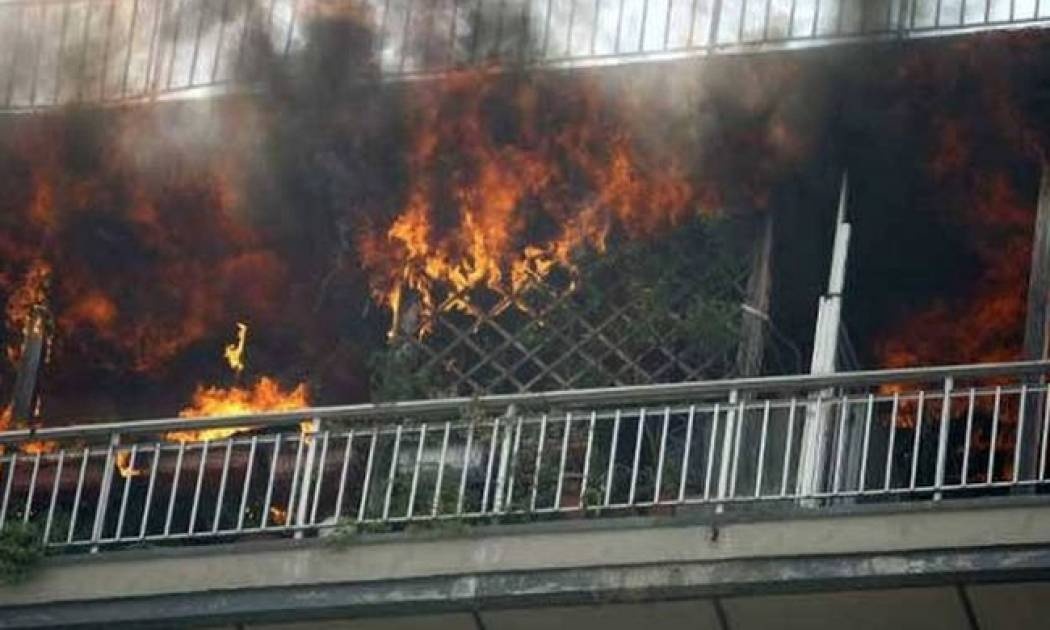 Συναγερμός για φωτιά σε πολυκατοικία στο Χαλάνδρι