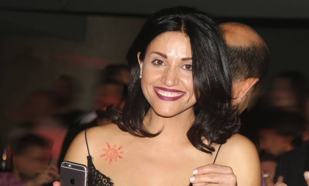 Η Σοφία Παυλίδου ποζάρει με μαγιό και χωρίς ίχνος ρετούς