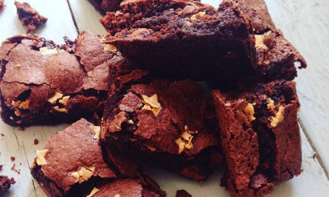 Έχεις λιγούρα; Φτιάξε σοκολατένιο  brownies με τρία υλικά!