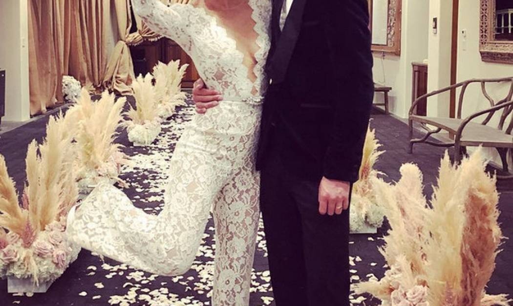 Η διάσημη ηθοποιός παντρεύτηκε για δεύτερη φορά και οι γαμήλιες πόζες της μας ξετρέλαναν!