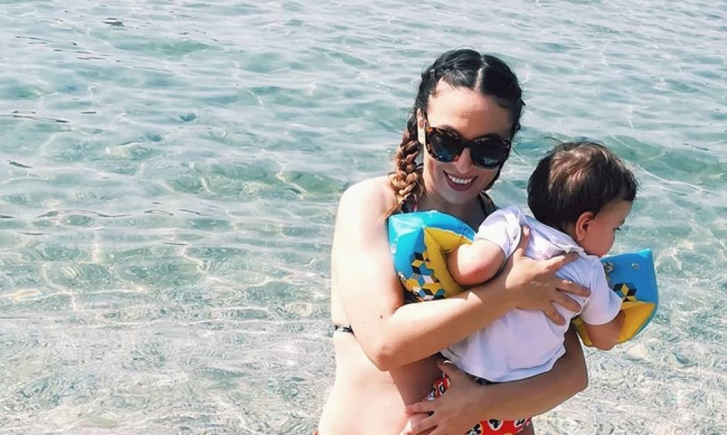 Ο Φοίβος Βουτσάς έκανε το πρώτο του μπάνιο στη θάλασσα!