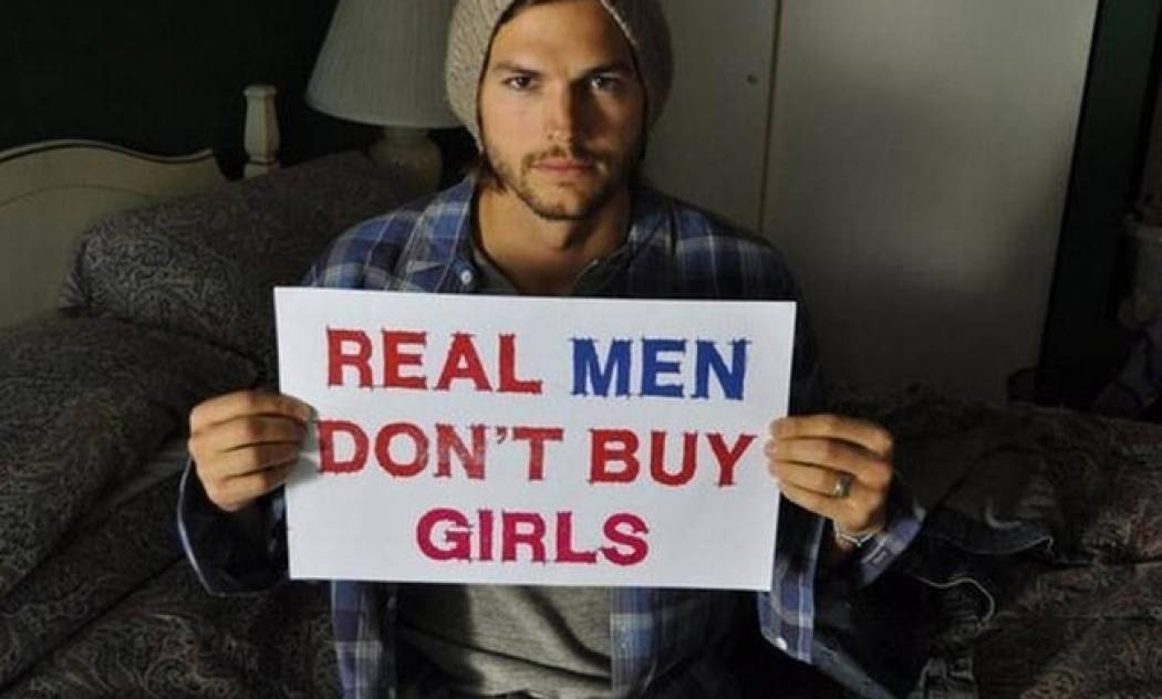 Eμπορία ανθρώπων: O Άστον Κούτσερ σωτήρας χιλιάδων- η Ελλάδα κέντρο του trafficking