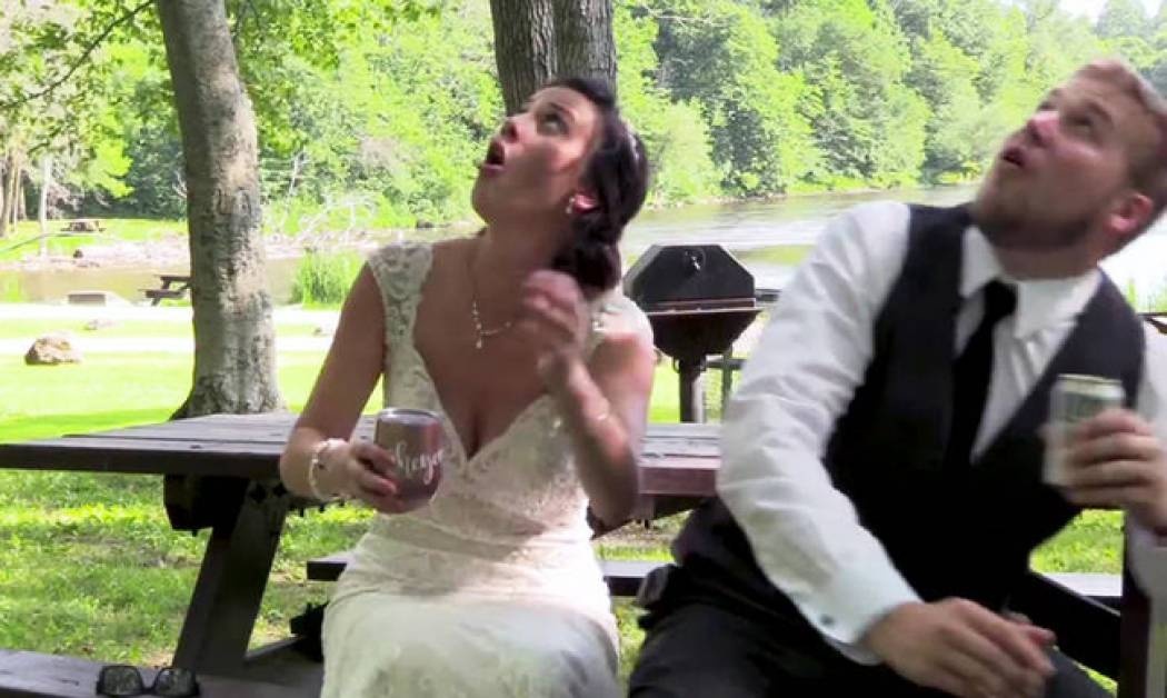 Νεόνυμφοι και παρά τρίχα… μακαρίτες: Σώθηκαν την τελευταία στιγμή από πτώση δέντρου