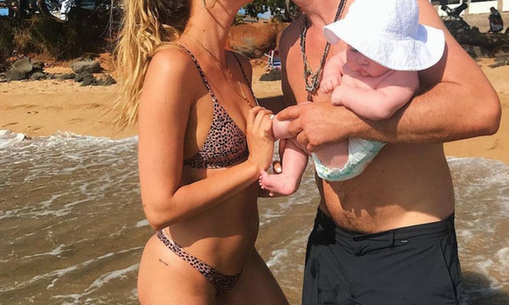 Πέντε μήνες μετά τη γέννηση της κόρης τους, απολαμβάνουν τις διακοπές τους - Δείτε φωτογραφίες