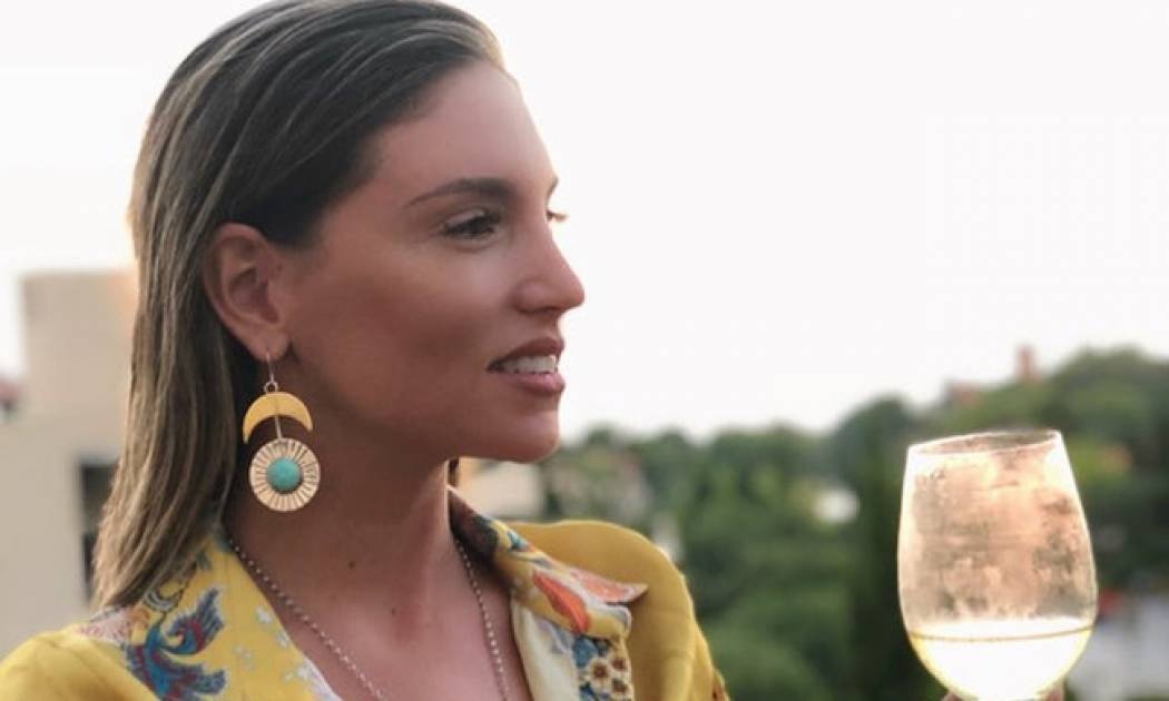 Η Αθηνά Οικονομάκου στην πιο «τσαλακωμένη» της εμφάνιση στα social media