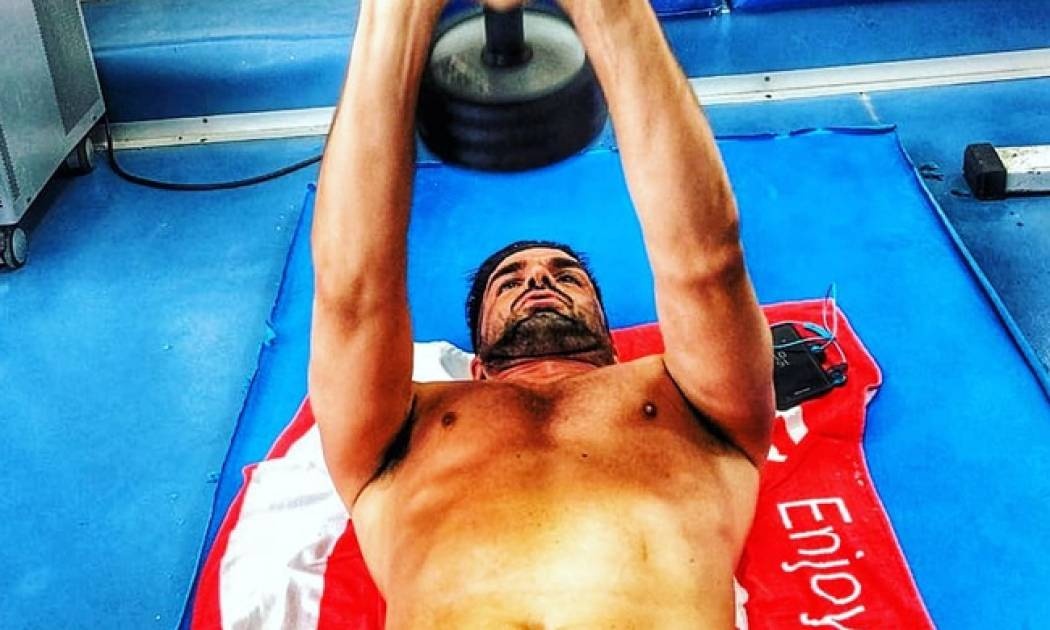 «Λιώνει» στο γυμναστήριο καλοκαιριάτικα