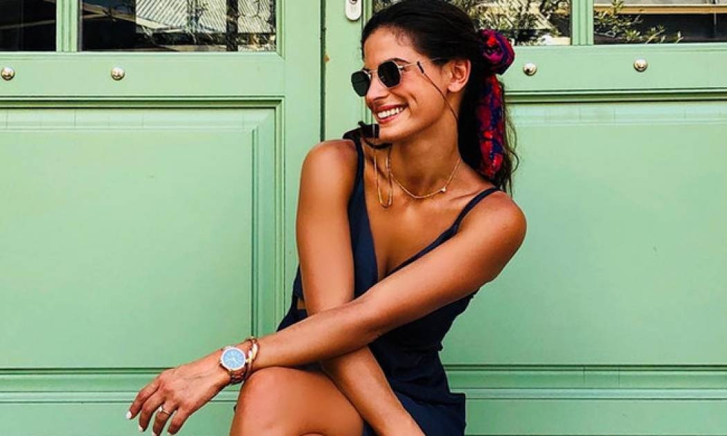 Tropical beauty: Η Χριστίνα Μπόμπα στην πιο καλοκαιρινή και sexy της εμφάνιση