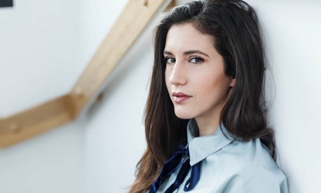 Ελένη Βαΐτσου: «Ανάβει φωτιές» με το κατακόκκινο μαγιό της