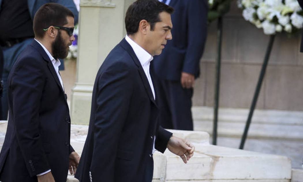 Θρήνος στην κηδεία του Σωκράτη Κόκκαλη Junior (pics)