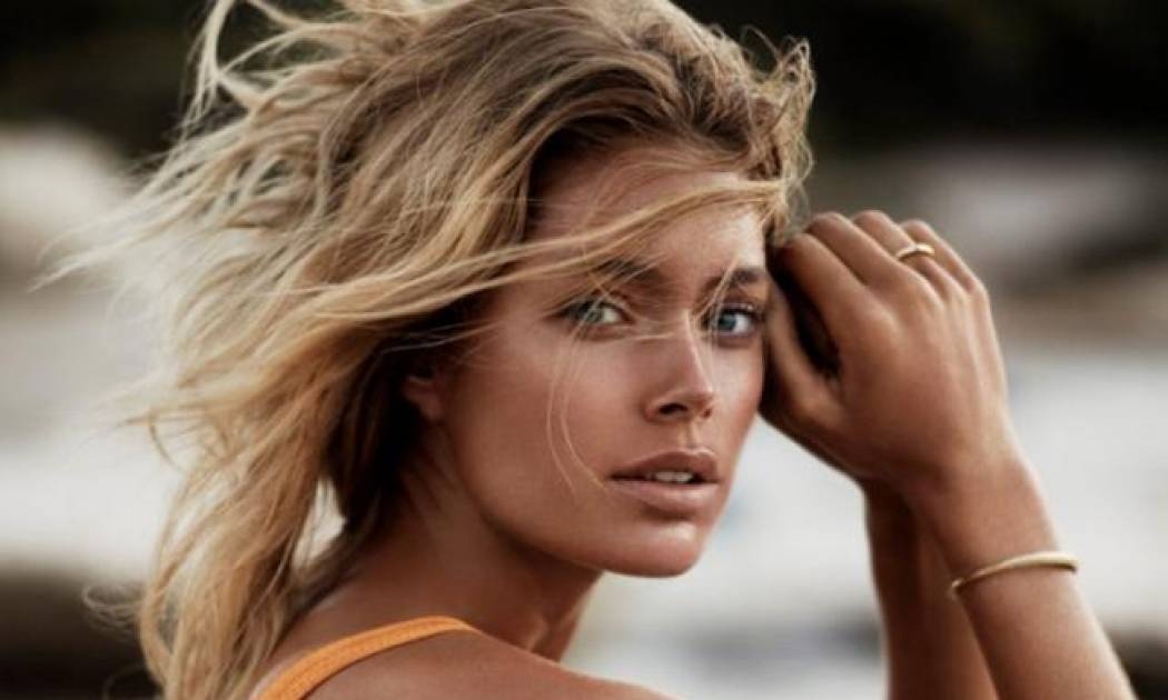 5 illuminating powders που θα σε κάνουν να λάμψεις φυσικά