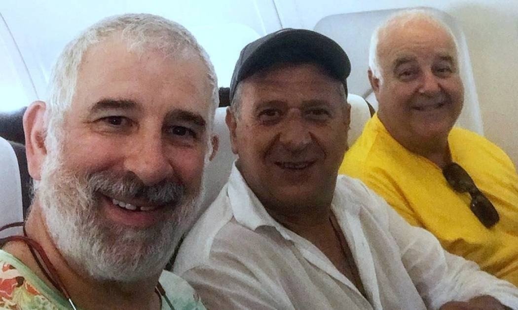 Γέλιο μέχρι δακρύων: Ο Φιλιππίδης και ο θίασος του Αχαρνής τραγουδούν τη Μάντισσα της Μαρίνας Σάττι