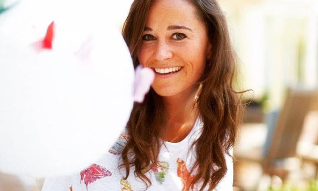H Pippa Middleton ποζάρει με μαγιό σε προχωρημένη εγκυμοσύνη