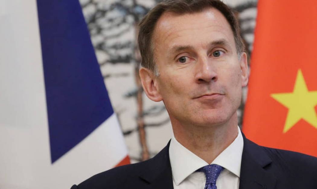 Γιαπωνέζα ή Κινέζα; Η γκάφα του YΠΕΞ της Βρετανίας για την καταγωγή της γυναίκας του