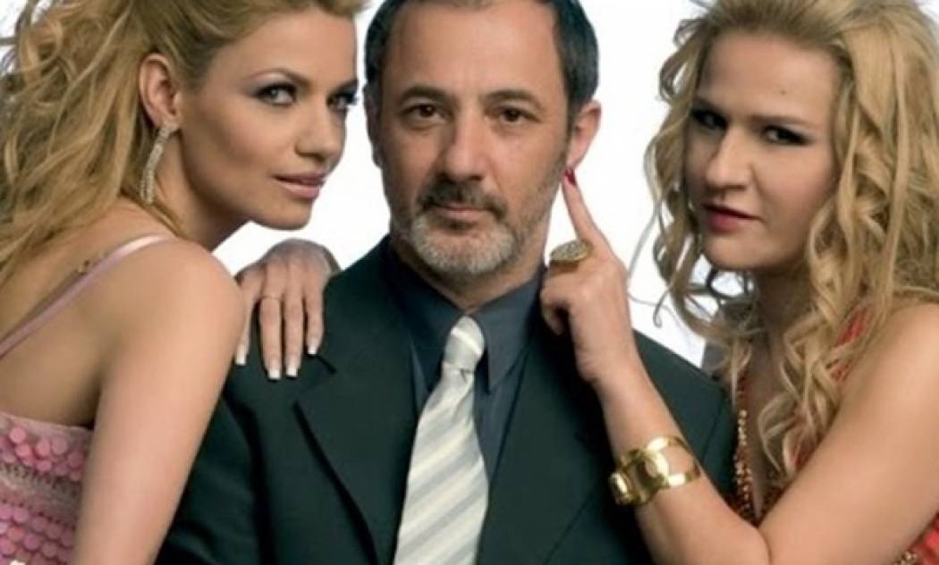 Μαύρα μεσάνυχτα: Ο Θράσος επιστρέφει στη βίλα και επιχειρεί να τα ξαναβρεί με τη Λένα