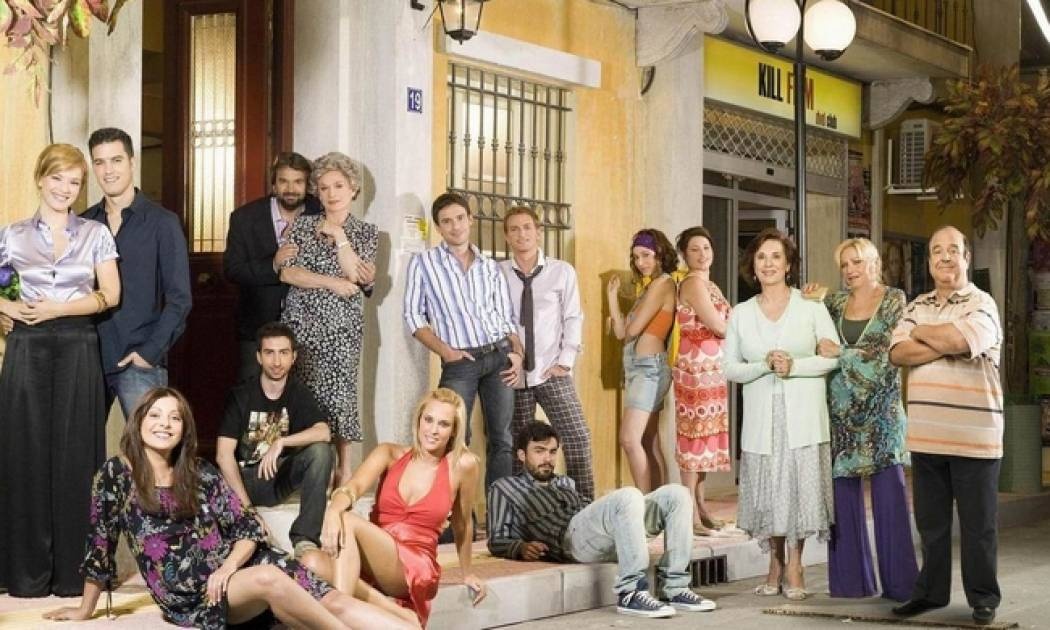 Πολυκατοικία: Η Ελένη βρίσκεται τυχαία σε ένα προποτζίδικο που γίνεται ληστεία