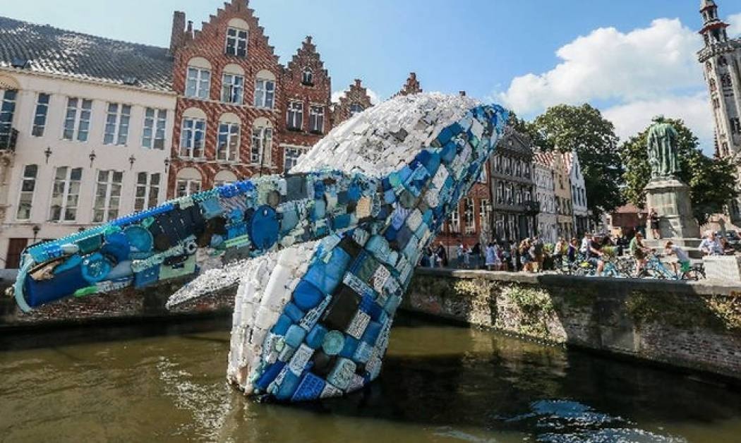 Μια «φάλαινα» εκπέμπει SOS για το περιβάλλον