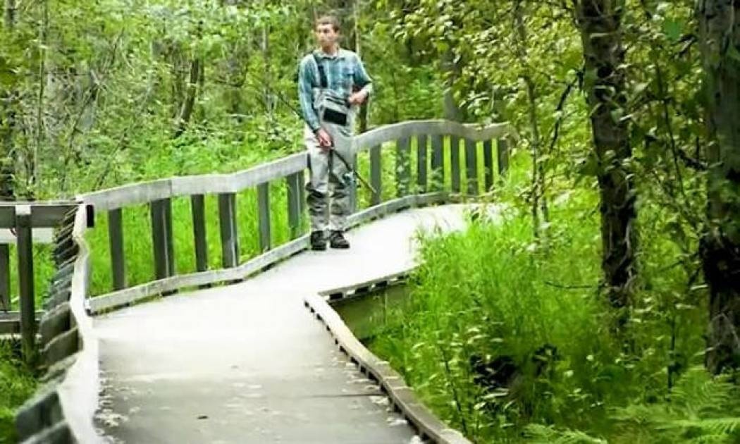 Το τετ-α-τετ που άφησε έναν ψαρά... άφωνο! (vid)