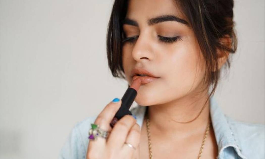 8 nude lipsticks με άψογη εφαρμογή