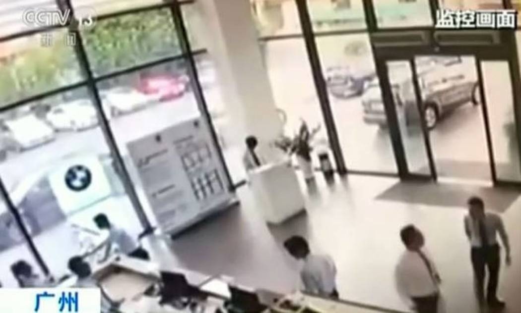 «Γεια σας, θα ήθελα ένα καινούργιο αυτοκίνητο» (vid)