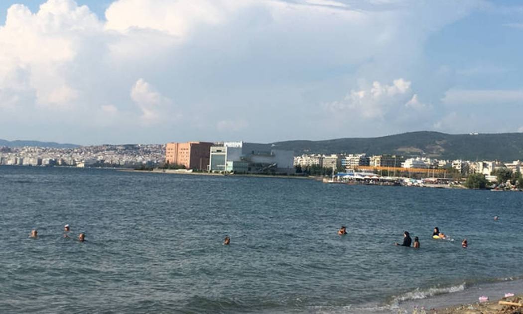 Βουτιές σε απόσταση «αναπνοής» από τον… Λευκό Πύργο