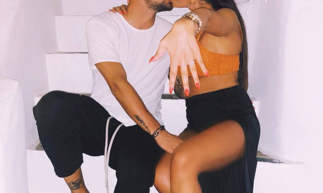 Γνωστός ποδοσφαιριστής έκανε πρόταση γάμου μες στης Μυκόνου τα στενά... (vid&pic)