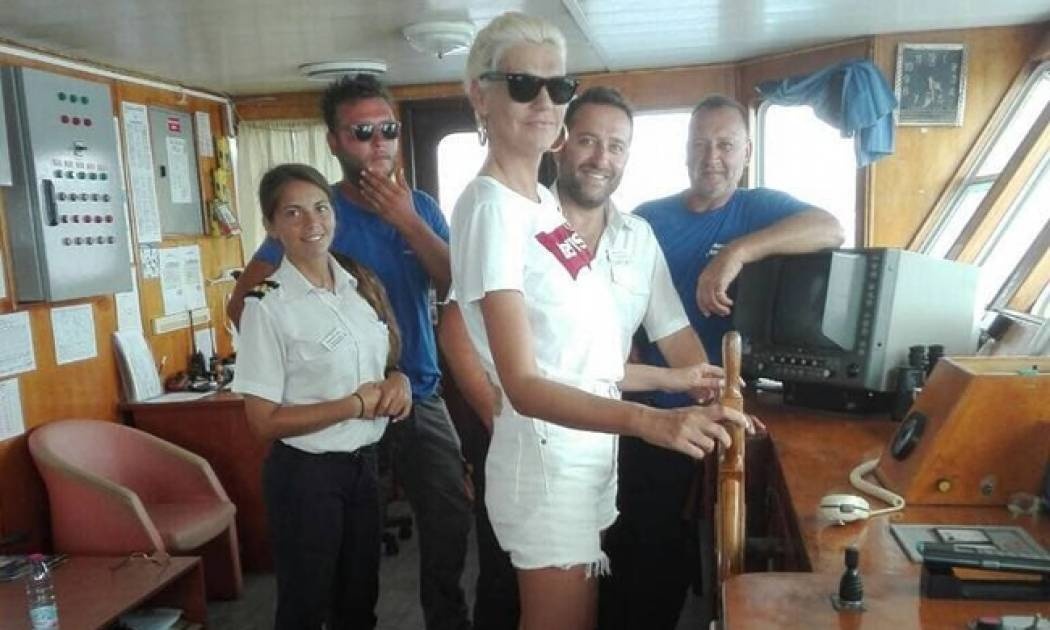 Η Σάσα Σταμάτη... καπετάνισσα!