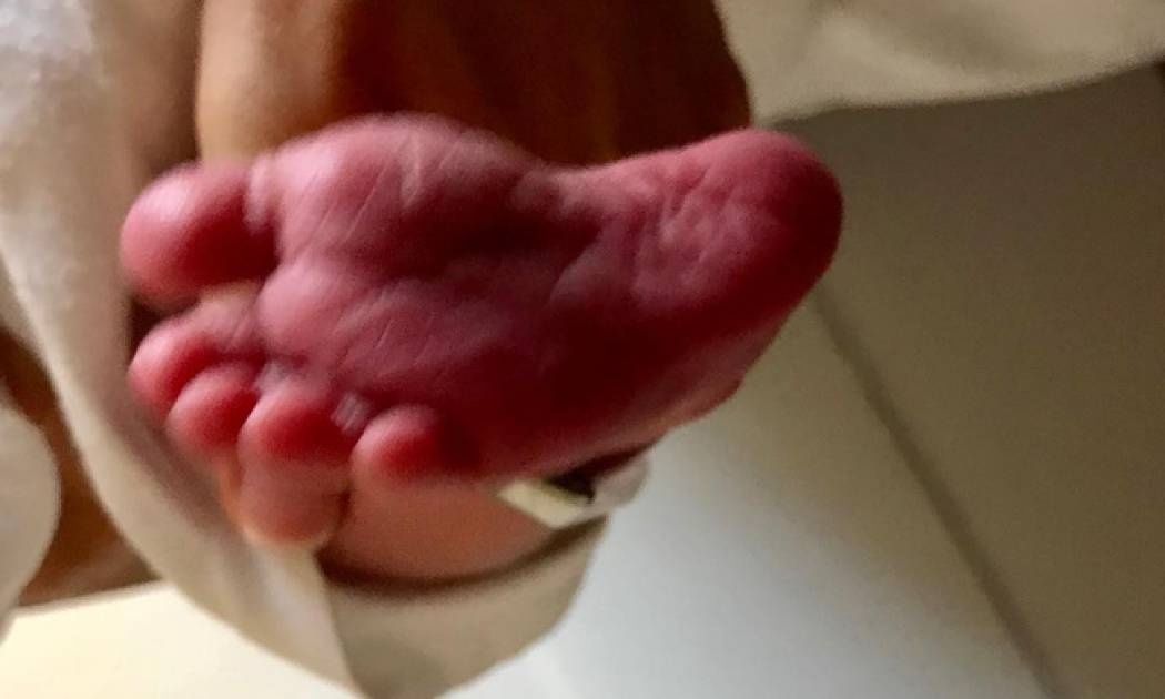 Η τρυφερή στιγμή Έλληνα ηθοποιού – Ο κολλητός του έγινε μπαμπάς