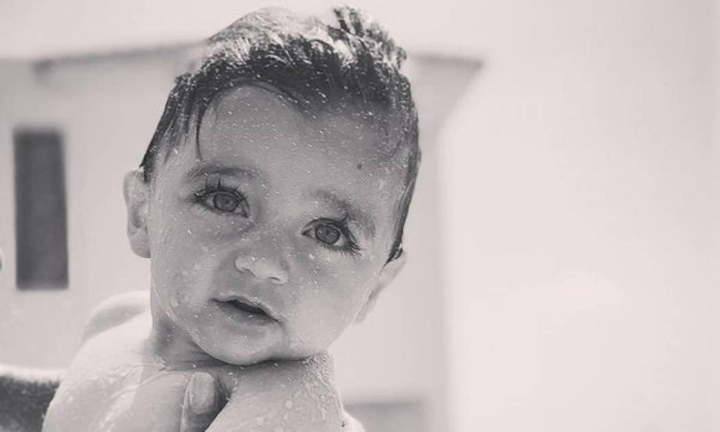 Αυτός είναι ο κούκλος ανιψιός πρωταγωνιστή του τατουάζ (pics)