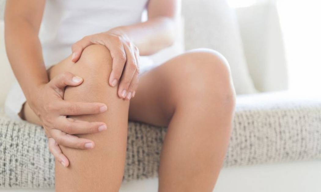 Νυχτερινές κράμπες στα πόδια: Όλες οι πιθανές αιτίες (εικόνες)