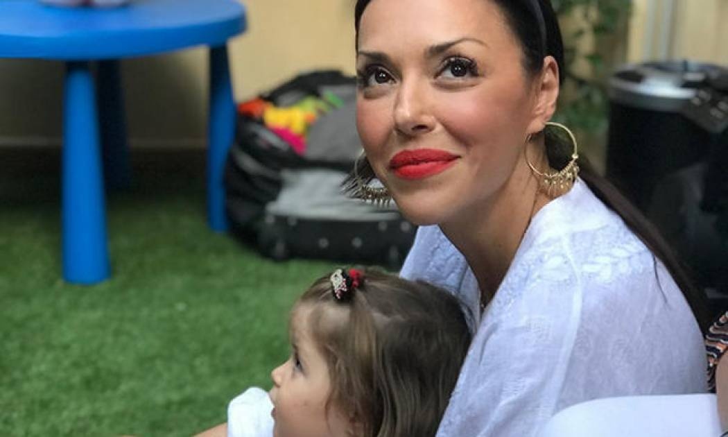 Σίσσυ Φειδά - Γιώργος Ανδρίτσος: Το καλοκαιρινό φωτογραφικό άλμπουμ της κόρης τους Διώνης