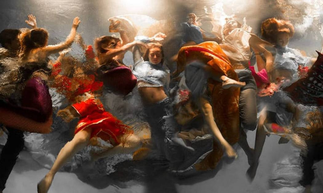 Photofairs: μπαρόκ Μούσες ξορκίζουν το πένθος στη Σαγκάη