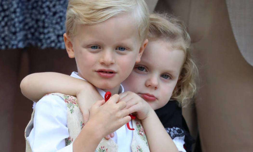 Οι μικροί πρίγκιπες του Μονακό κλέβουν την παράσταση