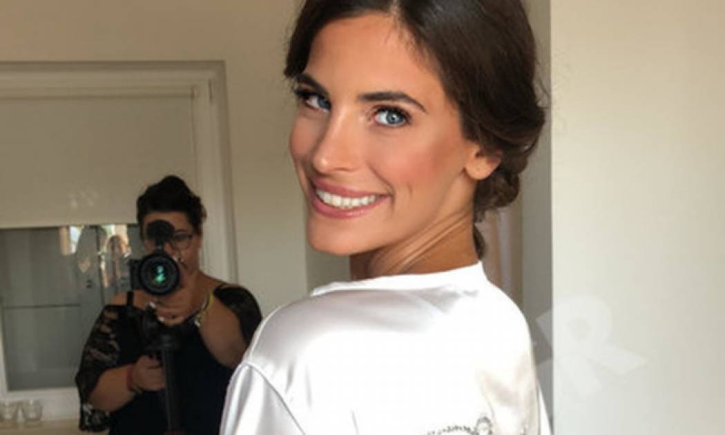 Κάτι πήγε λάθος: Η ανθοδέσμη πετάχτηκε στους καλεσμένους, αλλά όχι από την Χριστίνα Μπόμπα