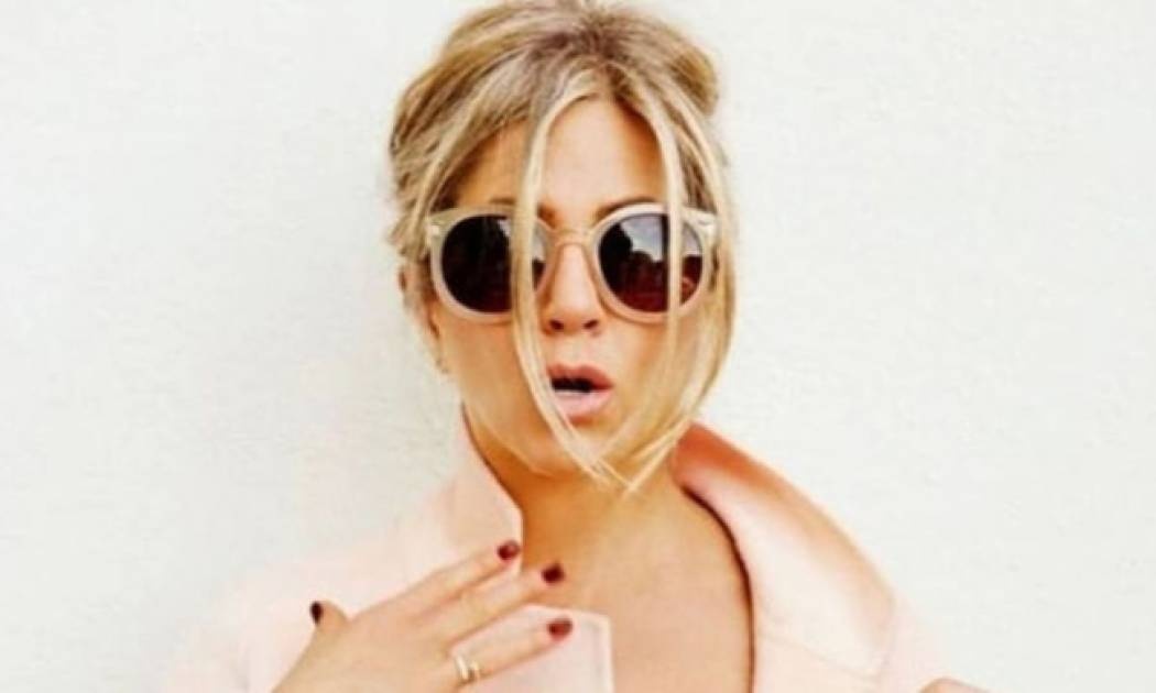 Η σαλάτα στην οποία «ορκίζεται» η Jennifer Aniston - Η συνταγή για να τη φτιάξετε και εσείς