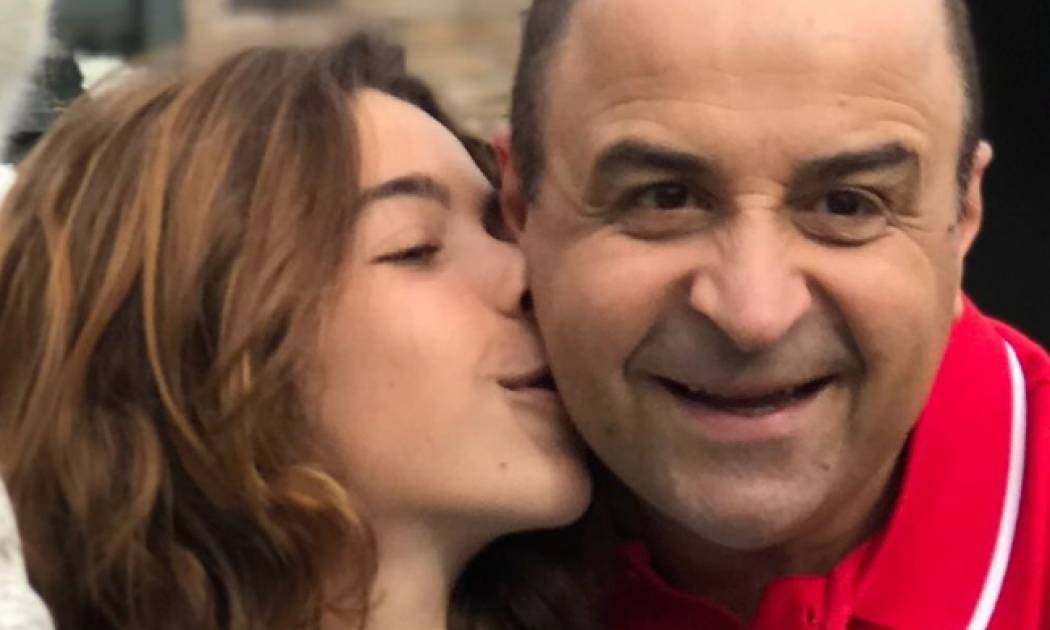 Ο Μάρκος Σεφερλής έγινε 50! Η τούρτα υπερπαραγωγή και το «τρυφερό» μήνυμα του γιου του